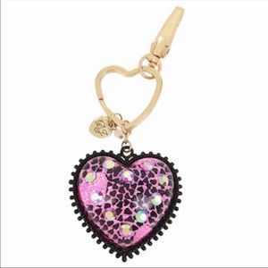 BETSEY JOHNSON XOX GLITTER HEART KEY FOB-FUSCHIA